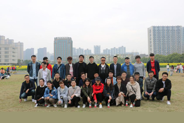 情動(dòng)工商，愛(ài)滿花田